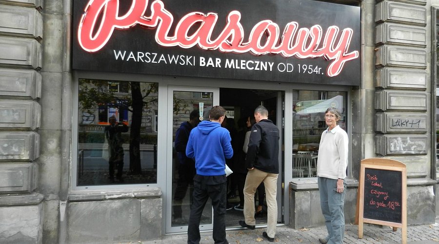 Bary mleczne w Warszawie – przewodnik 2026: najlepsze, najtańsze i najbardziej kultowe miejsca Bar-Mleczny-Prasowy