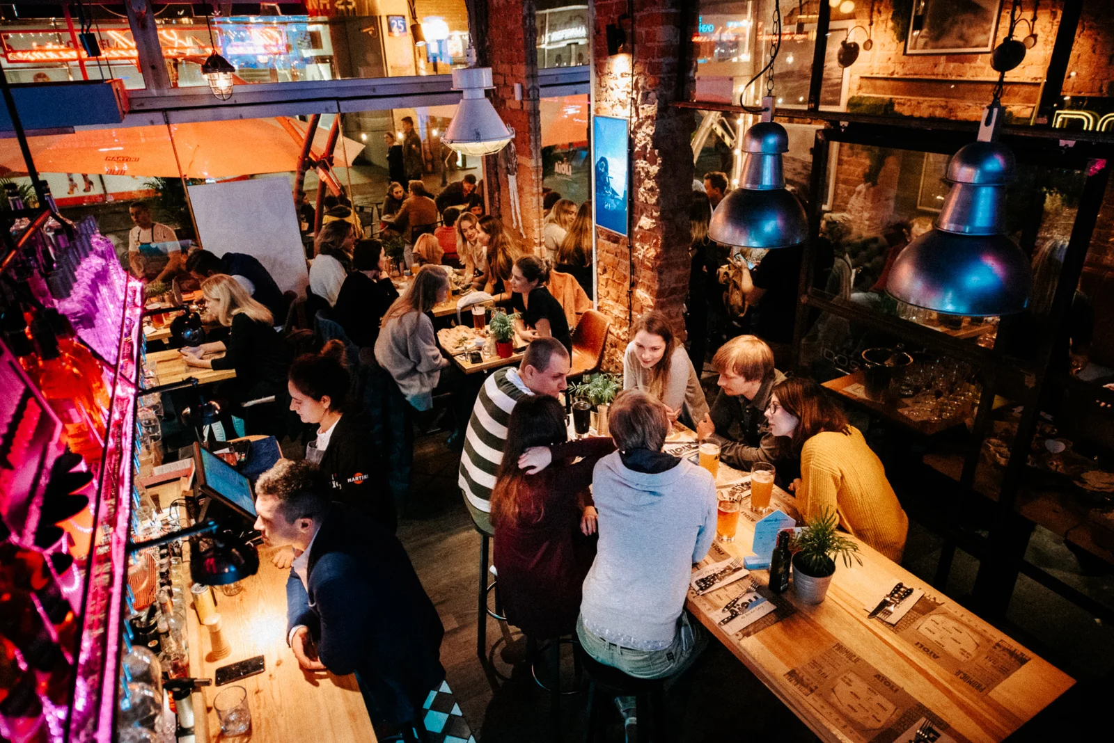 Tani lunch w Warszawie — TOP 10 miejsc, które warto znać aioli