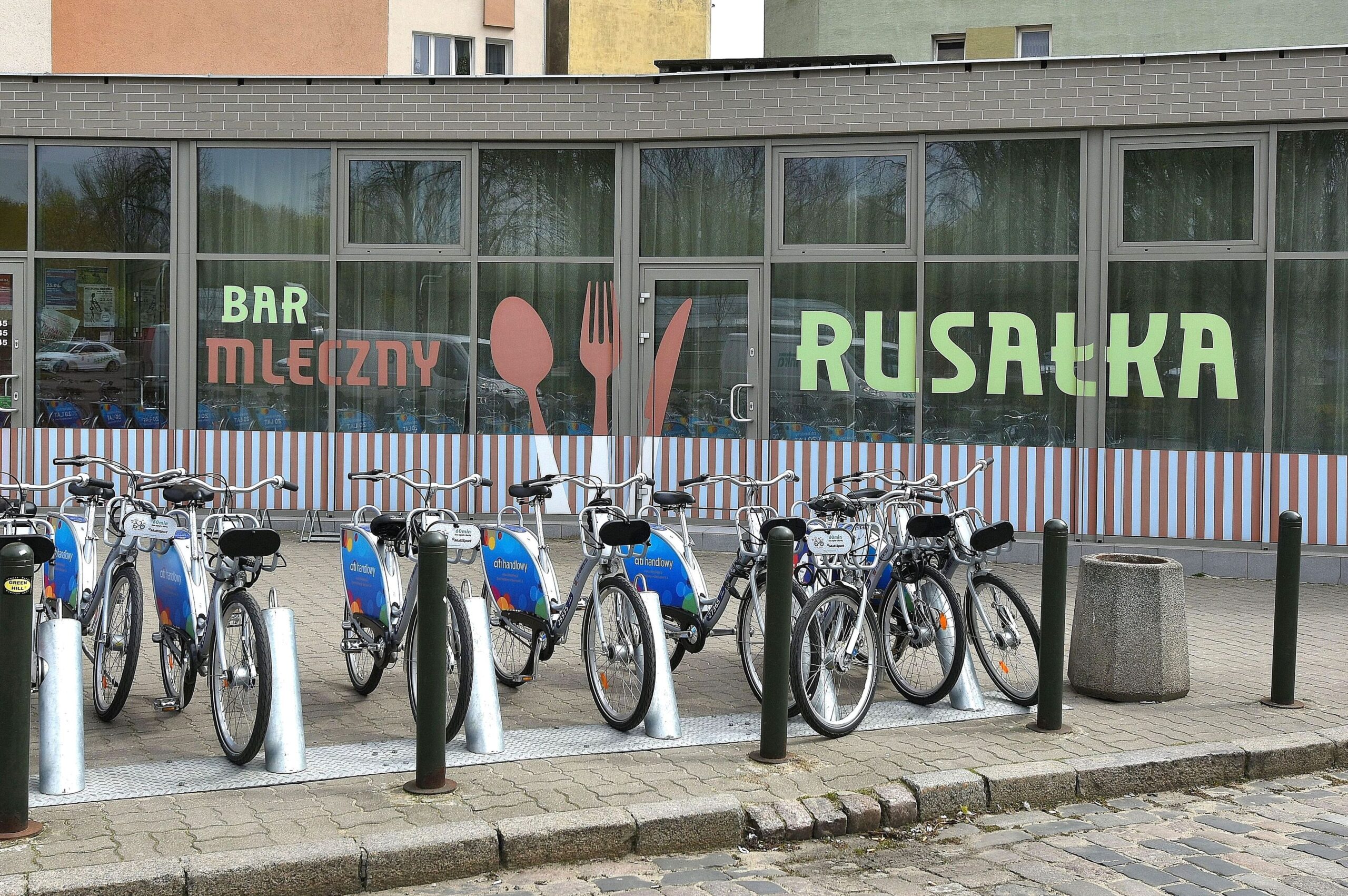 Bary mleczne w Warszawie – przewodnik 2026: najlepsze, najtańsze i najbardziej kultowe miejsca bar mleczny rusałka w warszawie ul. floriańska 14