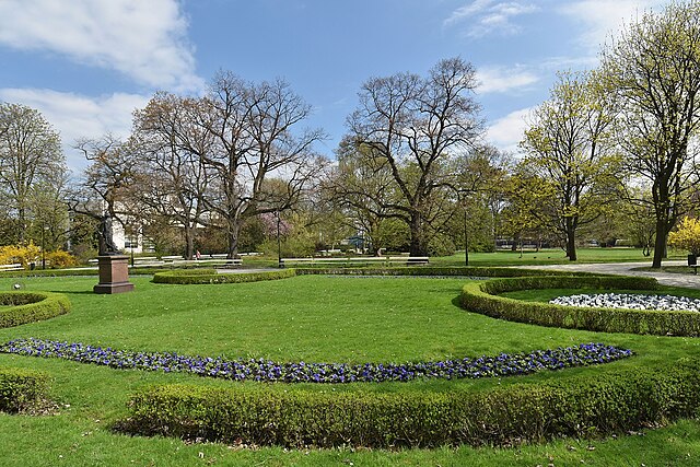 Najlepsze parki w Warszawie — TOP miejsca na spacer o każdej porze roku park ujazdowski