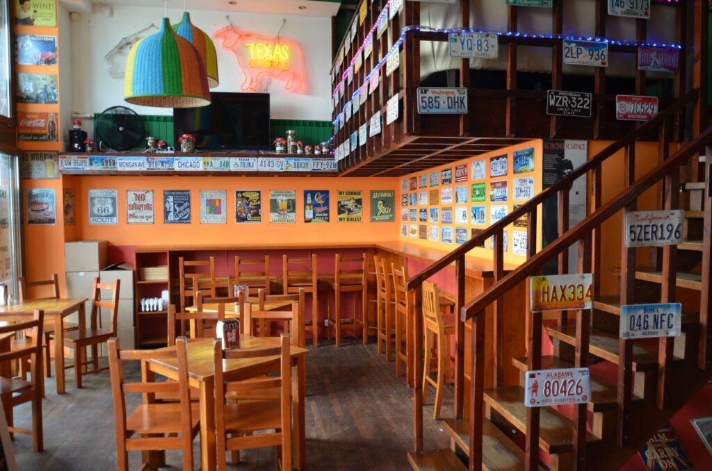 Tani lunch w Warszawie — TOP 10 miejsc, które warto znać barnburger