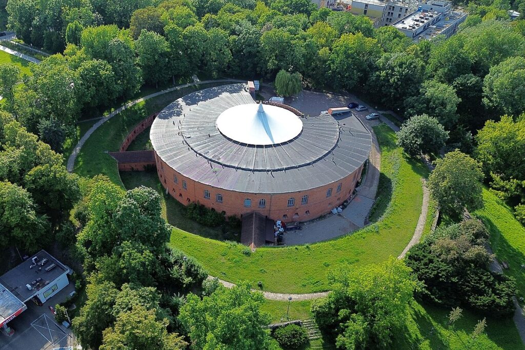 Ukryte miejsca na spacer w Warszawie – perełki, które znają tylko lokalsi fort legionow